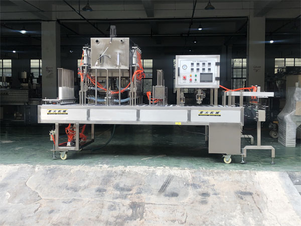 袋裝食用油包裝機-全自動袋裝便攜式食用油包裝機設備