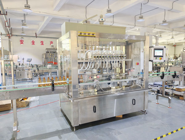 12頭農藥化工液體灌裝機